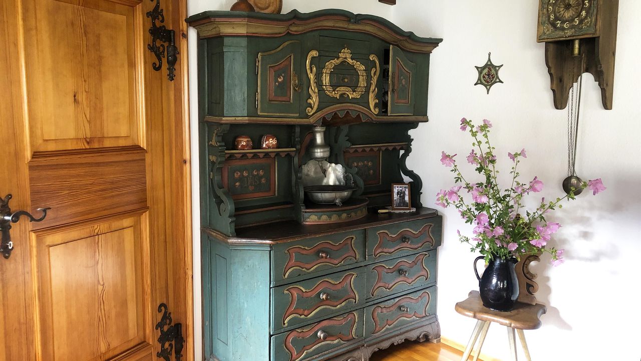 Schrank_Aufenthaltsraum 5 Ferienwohnung Wilma Schrank_Aufenthaltsraum 5 Ferienwohnung Wilma